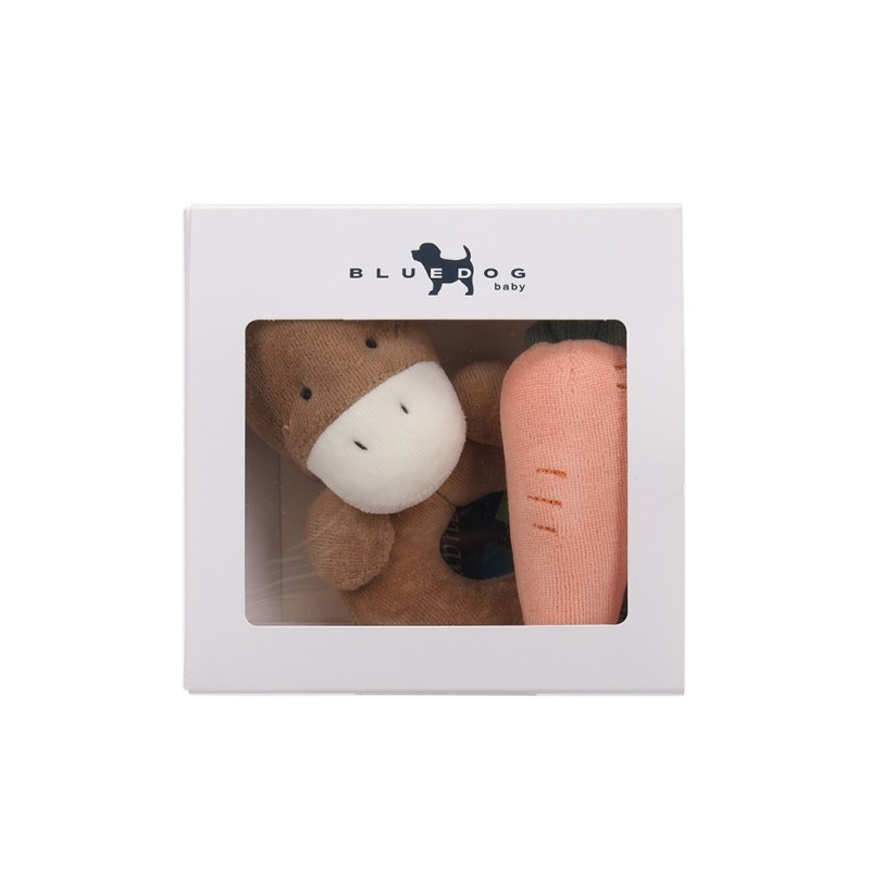 [현대백화점] FW25 큐티말당근딸랑이세트 HJ (45W70BHD03) (BLUEDOG BABY/유아/출산/백일/선물/도트/강 +할인쿠폰