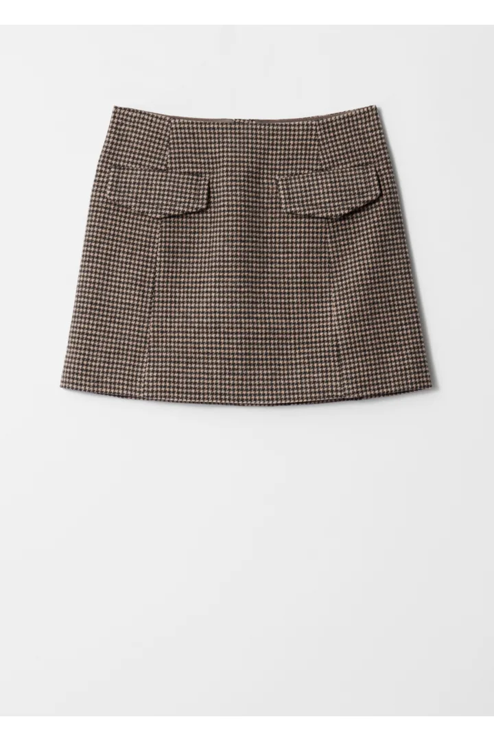 앤아더스토리즈 플랩 포켓 미니 스커트의 브라운 도그투스컬러 Product입니다.