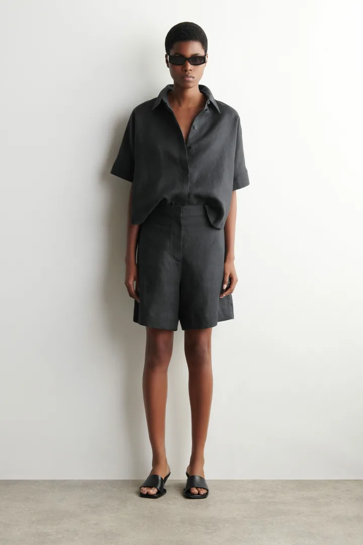 COS default image 27 of 블랙 in 테일러드 엘라스틱 리넨 쇼츠