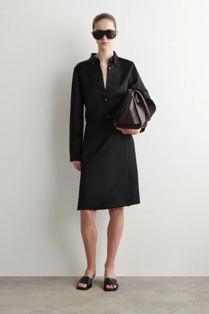 COS default image 19 of 블랙 in 새틴 랩 스커트