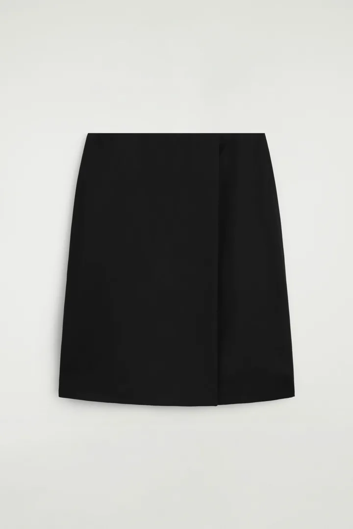 COS default image 11 of 블랙 in 새틴 랩 스커트