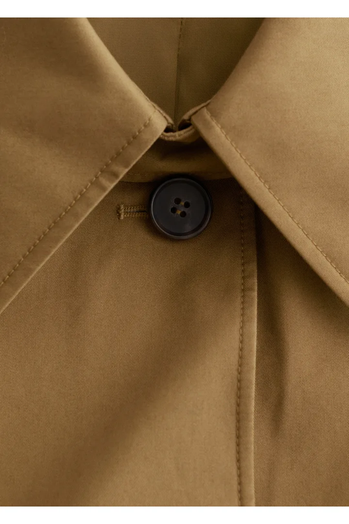 앤아더스토리즈 벨티드 카 코트의 미디엄 브라운컬러 Detail입니다.