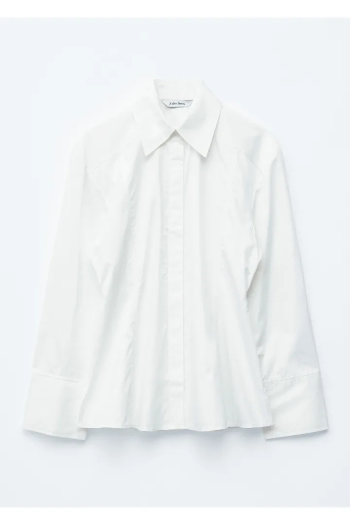 앤아더스토리즈 테이퍼드 타이 벨트 셔츠의 화이트컬러 Product입니다.