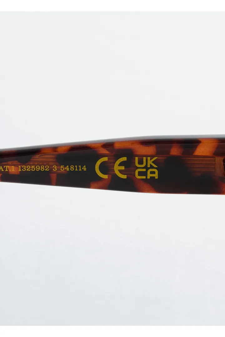 앤아더스토리즈 볼드 렉탱귤러 선글라스의 브라운/터토이즈컬러 Detail입니다.