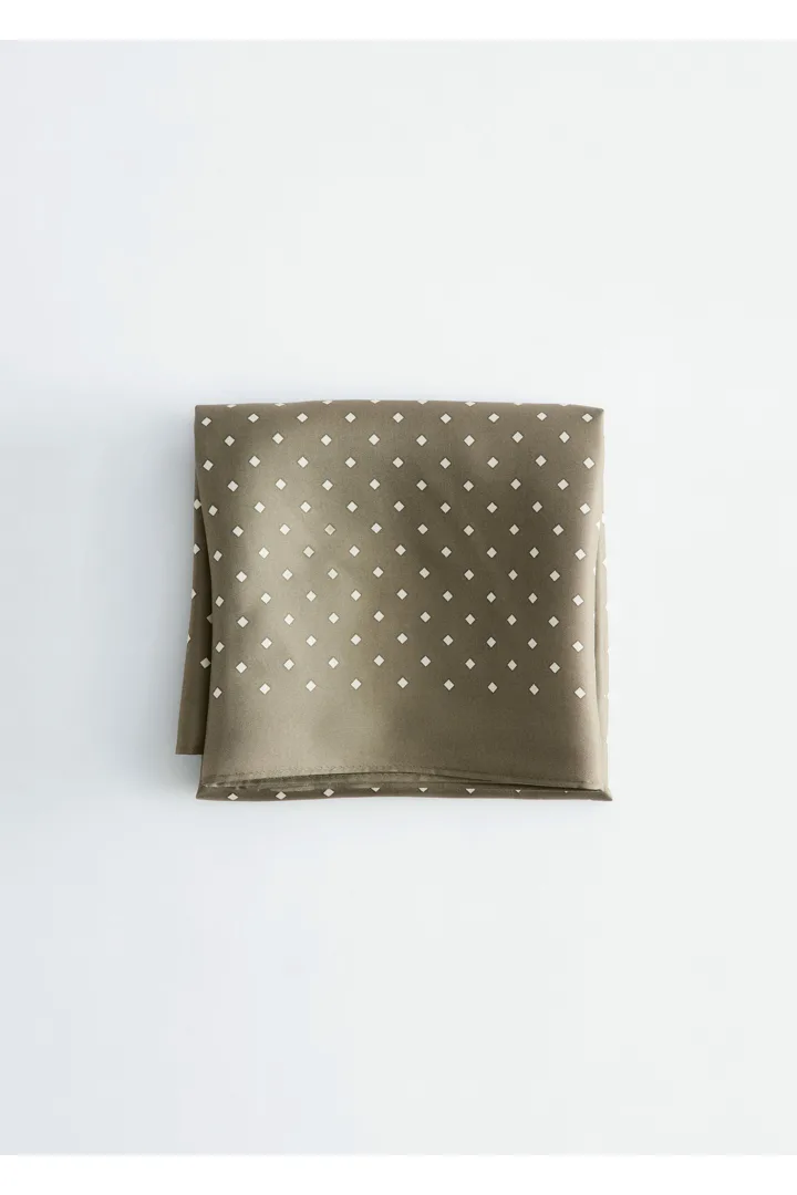 &OS image Style With default 1 of null in 다이아몬드 프린트 실크 스카프