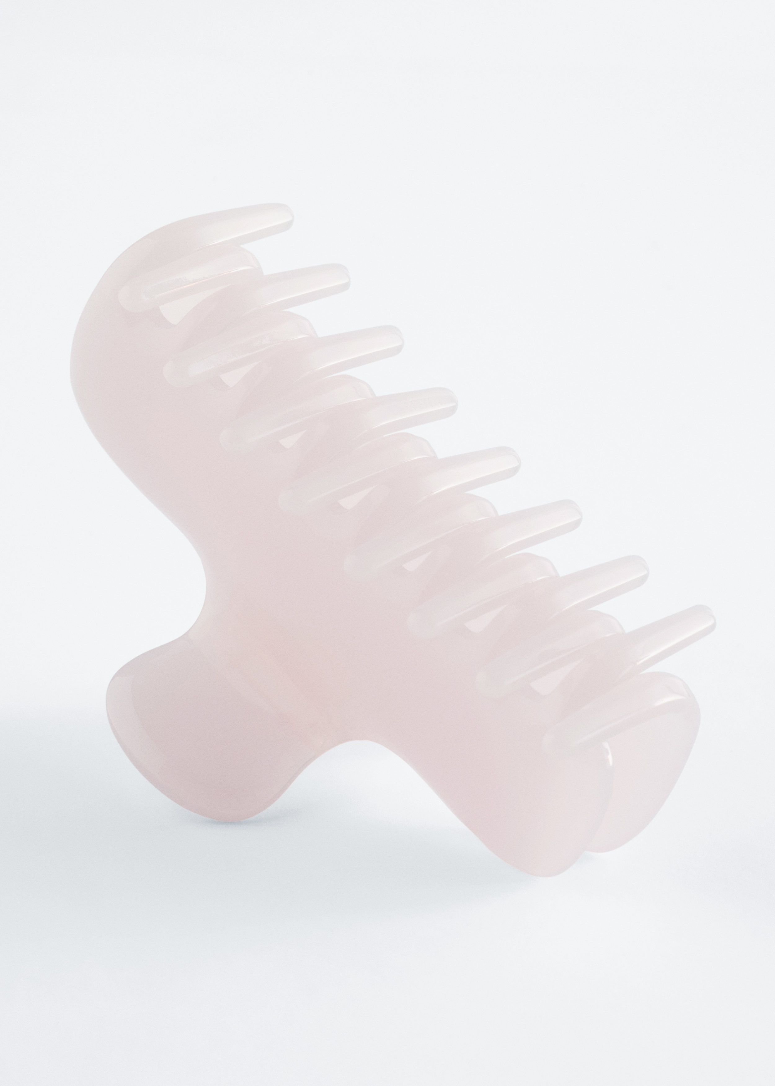 앤아더스토리즈 미디엄 헤어 클로우의 크림컬러 Product입니다.