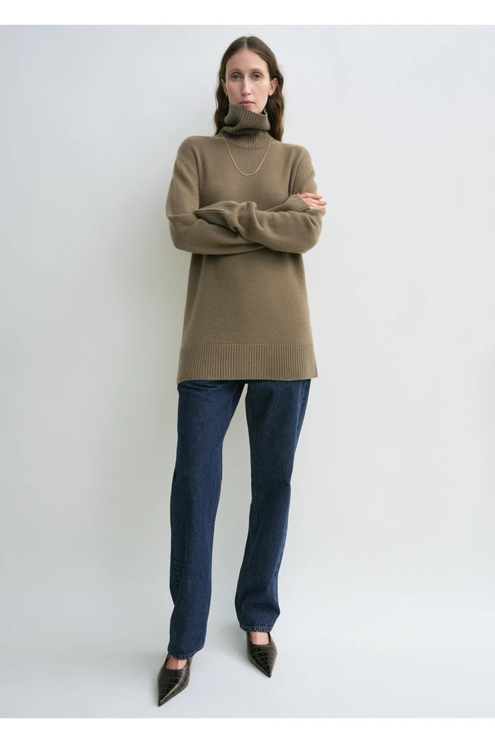 TOTEME 캐시미어 터틀넥 헤이즐의 헤이즐컬러 1번쨰 이미지입니다.