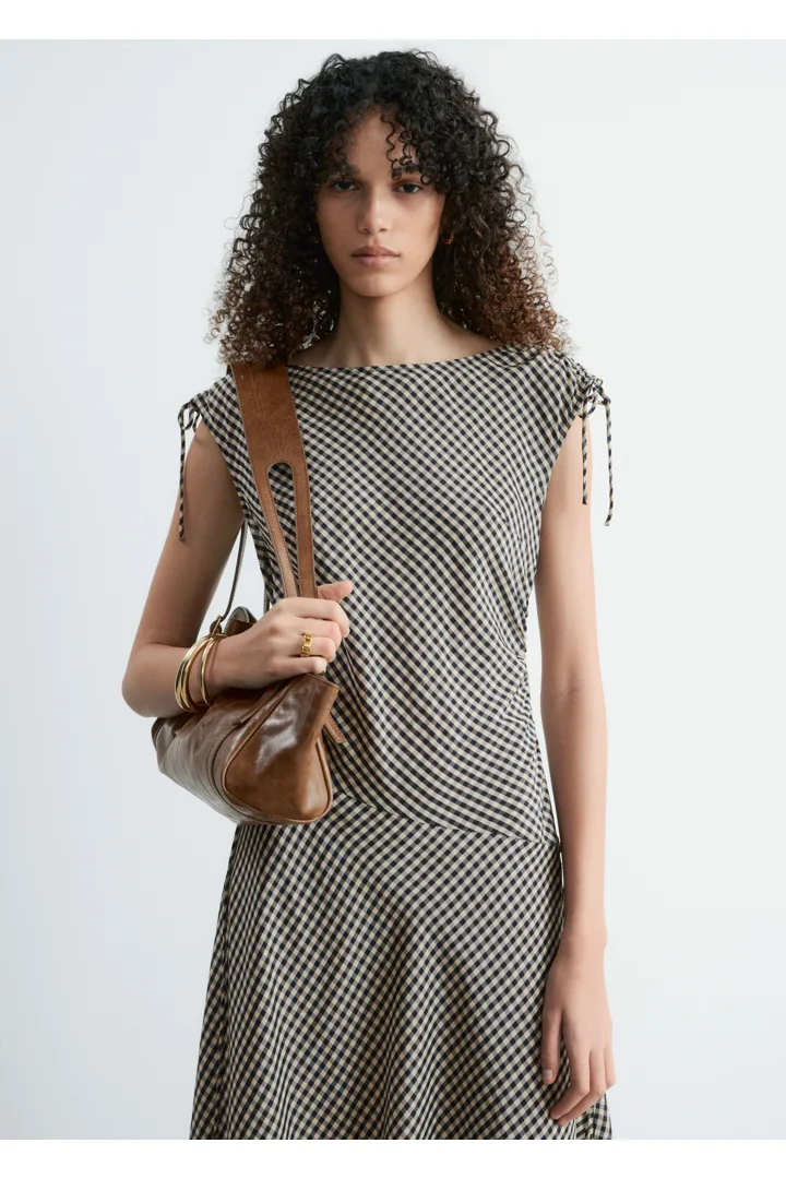 앤아더스토리즈 튜뷸러 뱅글 세트의 골드컬러 ECOMLook입니다.