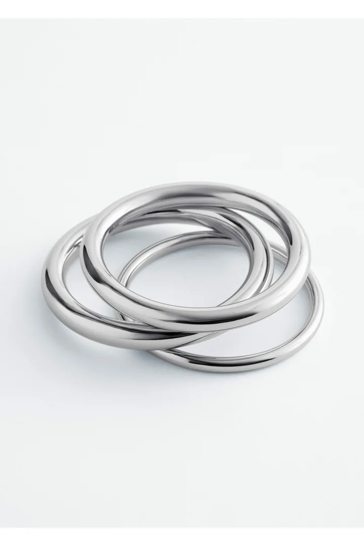 앤아더스토리즈 튜뷸러 뱅글 세트의 실버컬러 Product입니다.