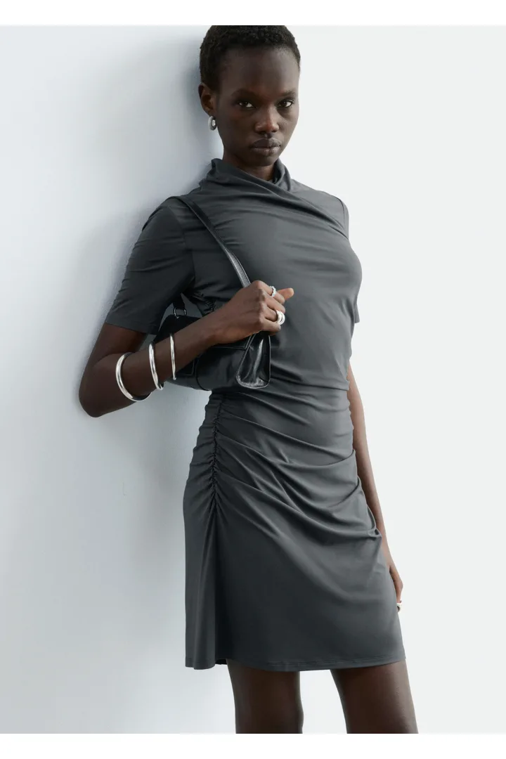 앤아더스토리즈 튜뷸러 뱅글 세트의 실버컬러 ECOMLook입니다.