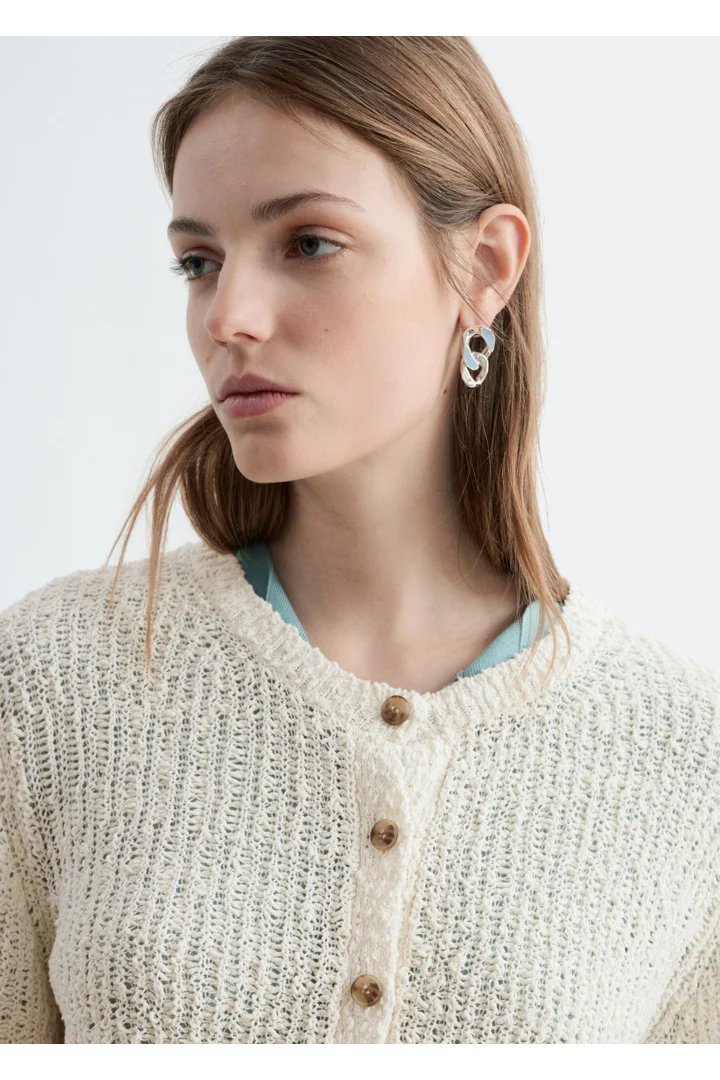 앤아더스토리즈 실크 코튼 가디건의 라이트 베이지컬러 ECOMLook입니다.