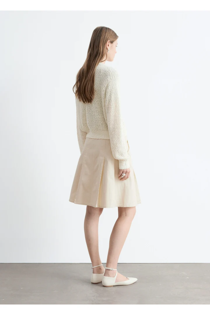 앤아더스토리즈 실크 코튼 가디건의 라이트 베이지컬러 ECOMLook입니다.