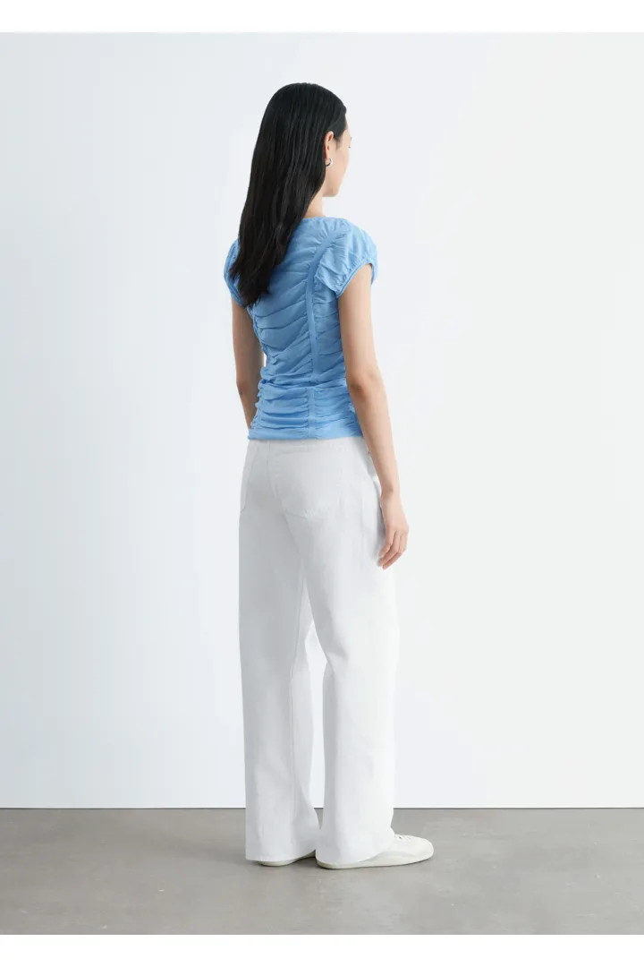 앤아더스토리즈 루시드 캡 슬리브 탑의 블루컬러 ECOMLook입니다.