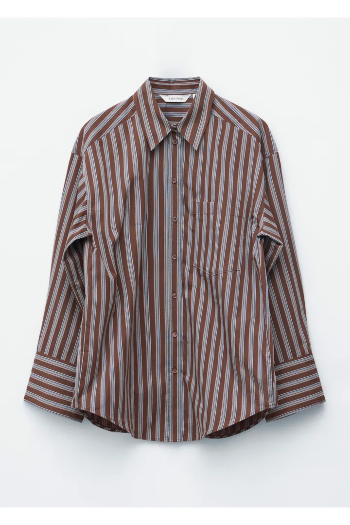 앤아더스토리즈 코튼 셔츠의 브라운-블루 스트라이프컬러 Product입니다.