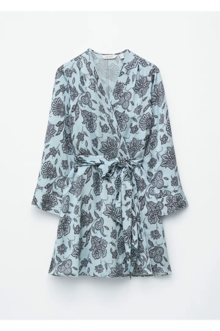 앤아더스토리즈 플로럴 랩 미니 드레스의 라이트 블루-페이즐리 플로럴컬러 Product입니다.