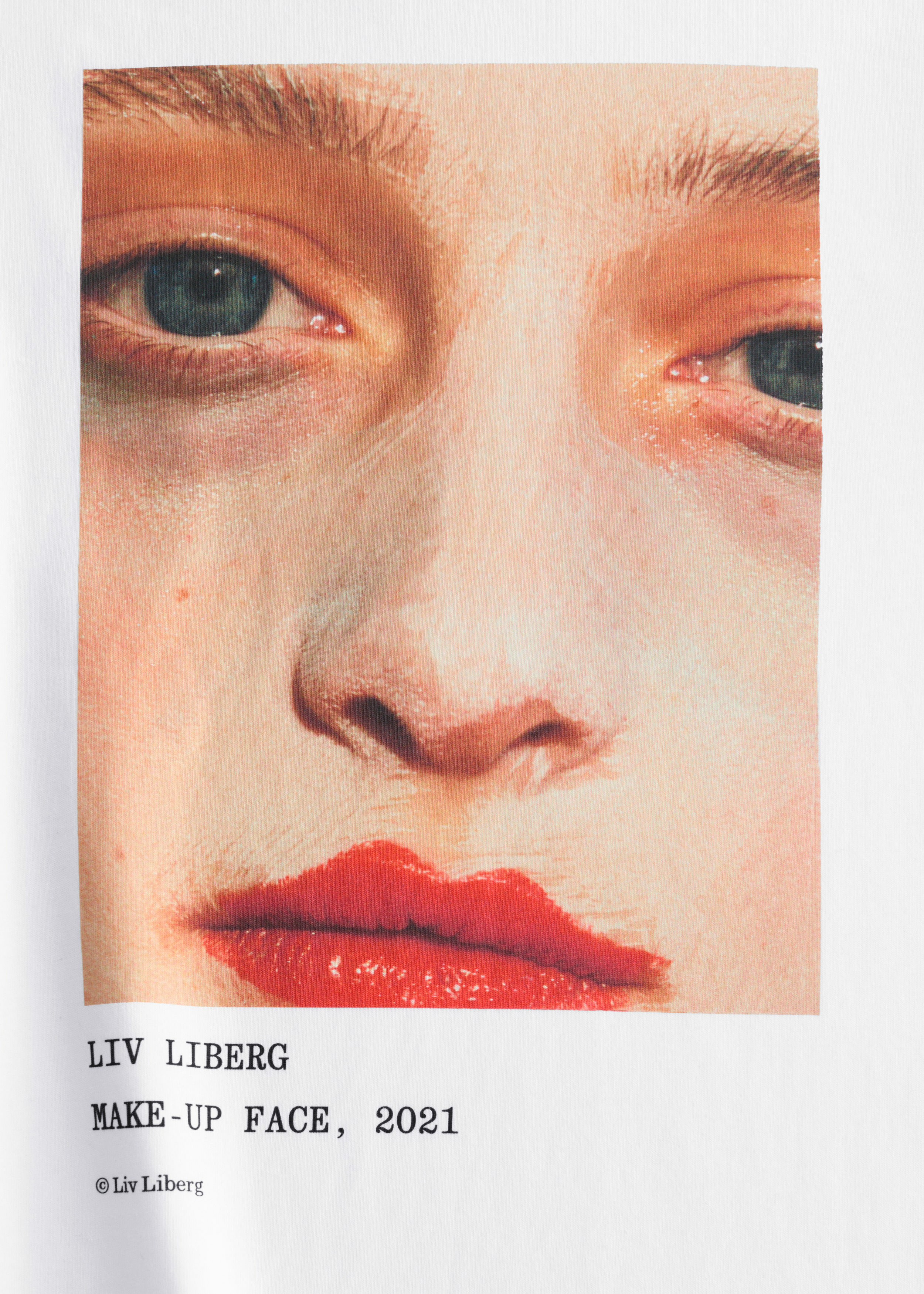 앤아더스토리즈 오버사이즈 프린트 티셔츠의 화이트-포토 프린트컬러 Detail입니다.