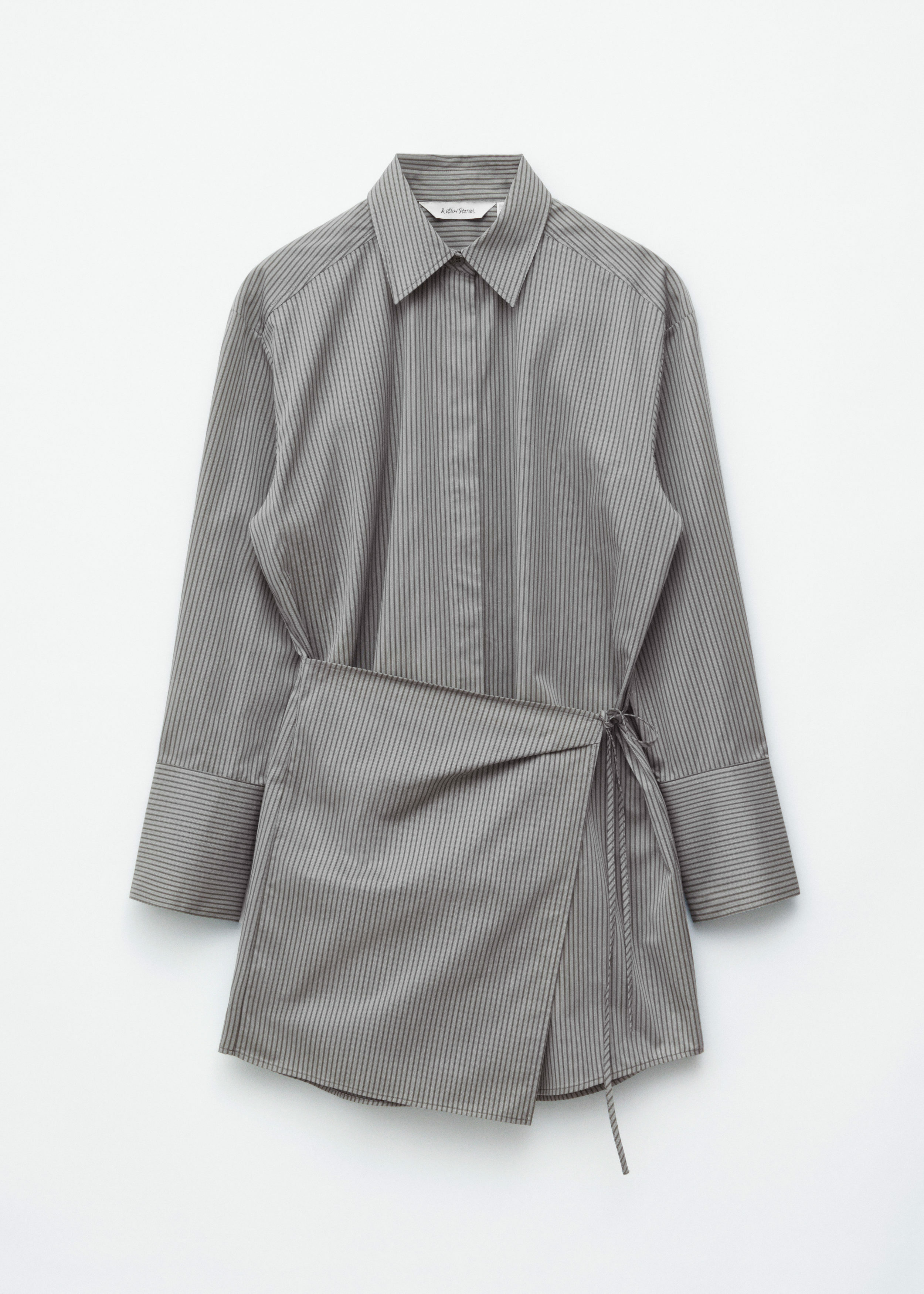 앤아더스토리즈 랩 셔츠 미니 드레스의 그레이 핀스트라이프컬러 Product입니다.