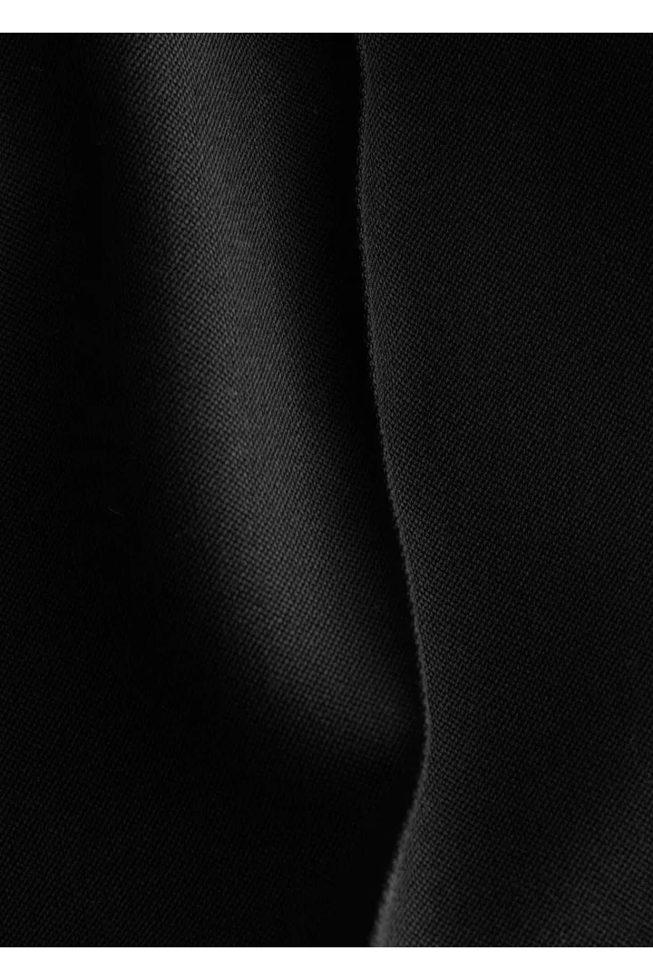 앤아더스토리즈 울 블렌드 테일러드 트라우저의 블랙컬러 Detail입니다.