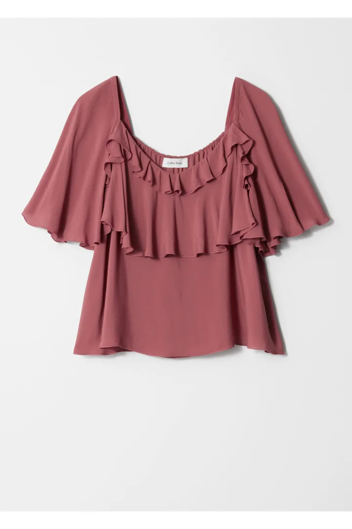 앤아더스토리즈 러플 블라우스의 다크 레드컬러 Product입니다.