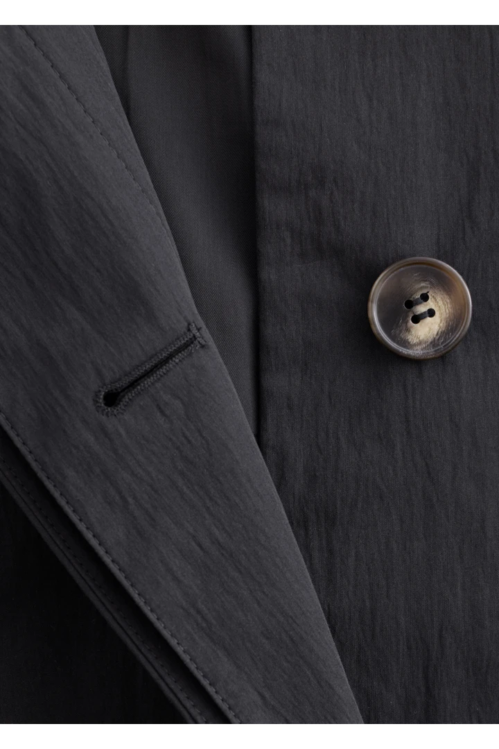 앤아더스토리즈 벨티드 카 코트의 블랙컬러 Detail입니다.