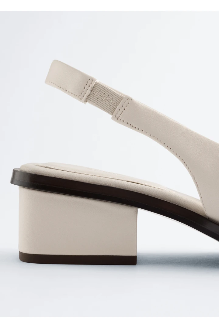 앤아더스토리즈 나파 레더 슬링백 샌들의 라이트 베이지컬러 Detail입니다.