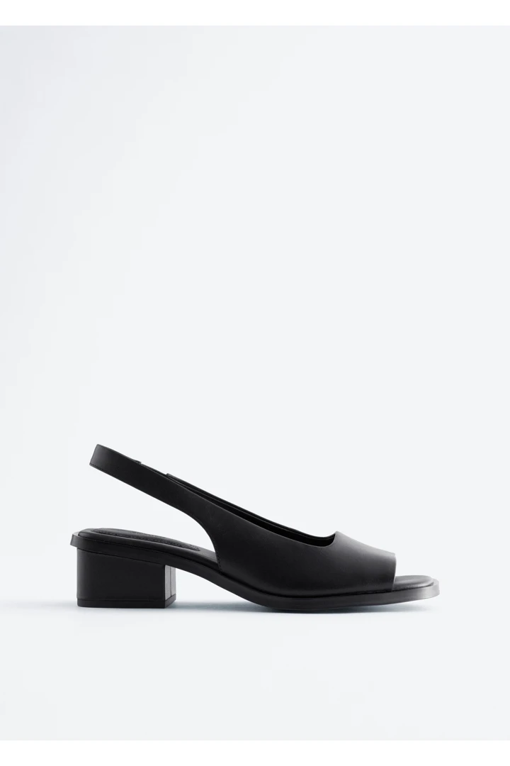 앤아더스토리즈 나파 레더 슬링백 샌들의 블랙컬러 Product입니다.