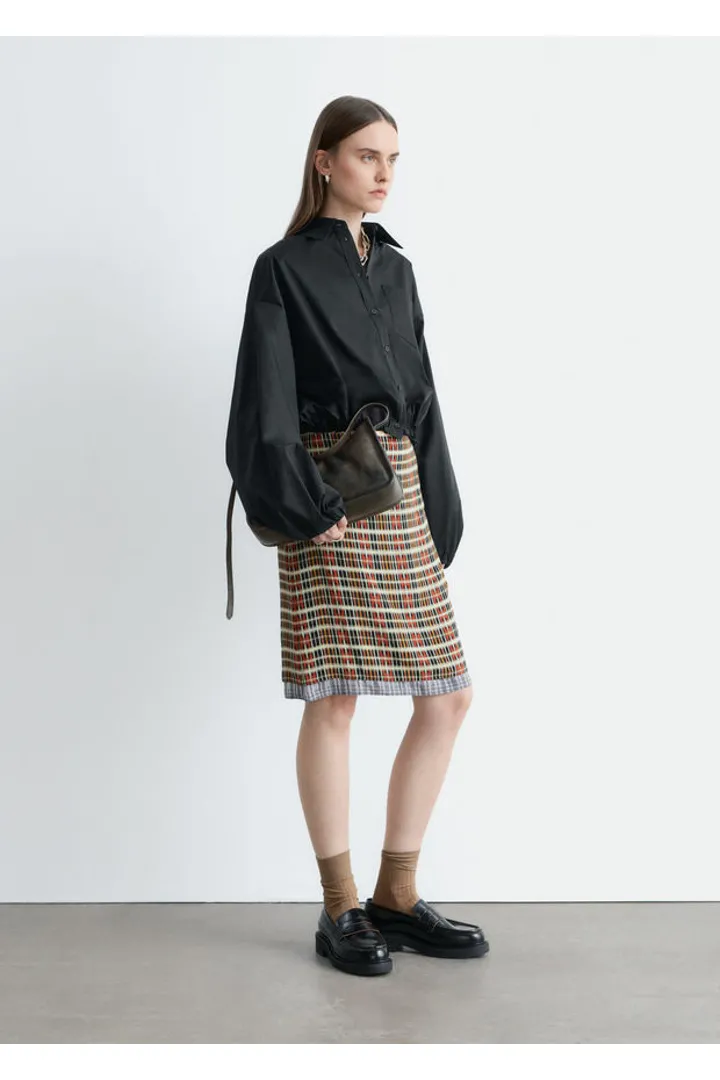 앤아더스토리즈 니 렝스 슬립 스커트의 오렌지-체크컬러 ECOMLook입니다.