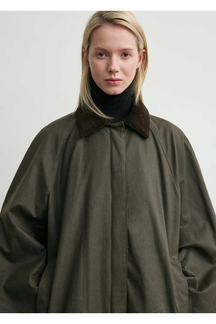 TOTEME 컨트리 코트 포레스트의 포레스트컬러 3번쨰 이미지입니다.