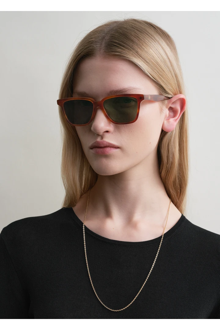 TOTEME 더 스퀘어스 선글라스 라이트 하바나의 하바나컬러 1번쨰 이미지입니다.