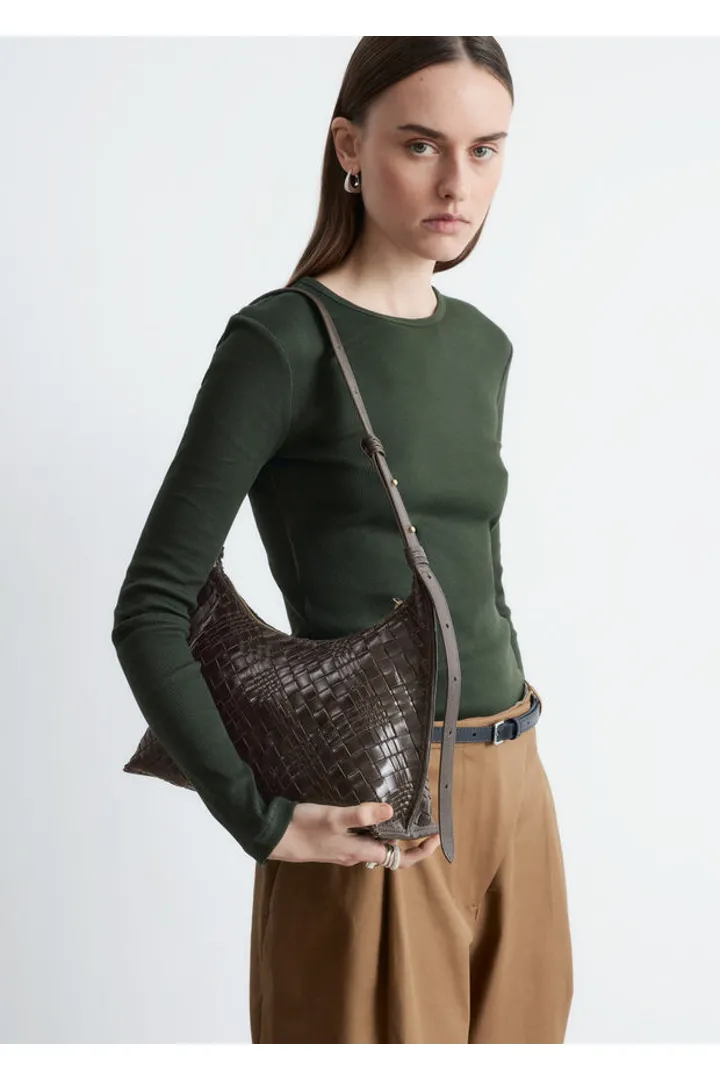 앤아더스토리즈 립 롱 슬리브 탑의 포레스트 그린컬러 ECOMLook입니다.