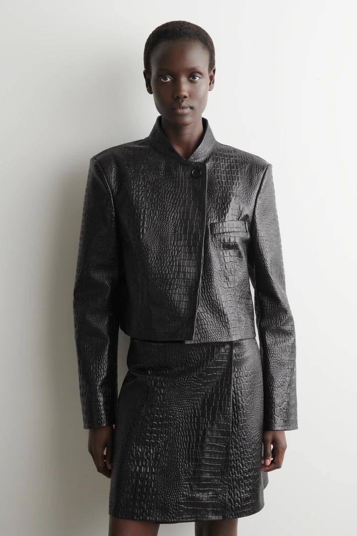 COS default image 3 of 블랙 in 크롭 크록 이펙트 레더 블레이저