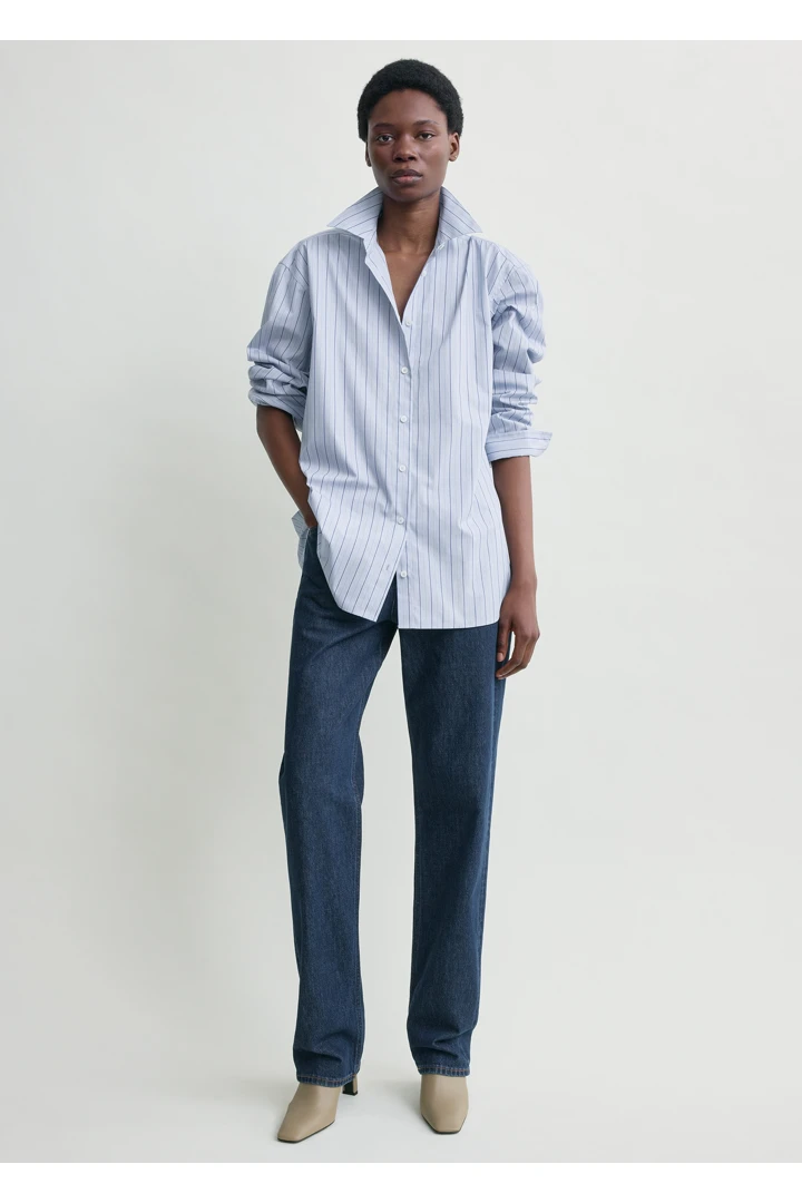 TOTEME default image 23 of 블루 in 클래식 스트라이프 셔츠 아이스/아주르