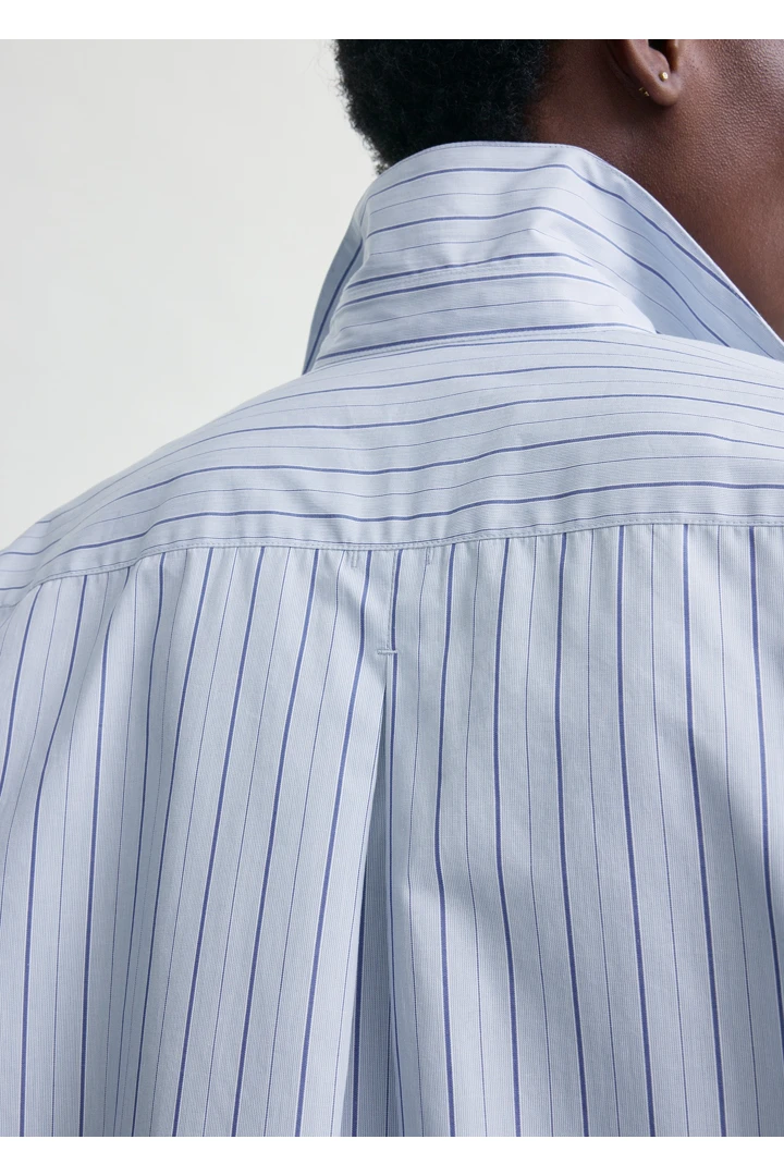 TOTEME 클래식 스트라이프 셔츠 아이스/아주르의 아이스/아주르컬러 4번쨰 이미지입니다.