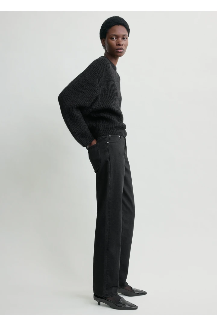 TOTEME 모헤어 블렌드 리브 니트 블랙의 블랙컬러 1번쨰 이미지입니다.