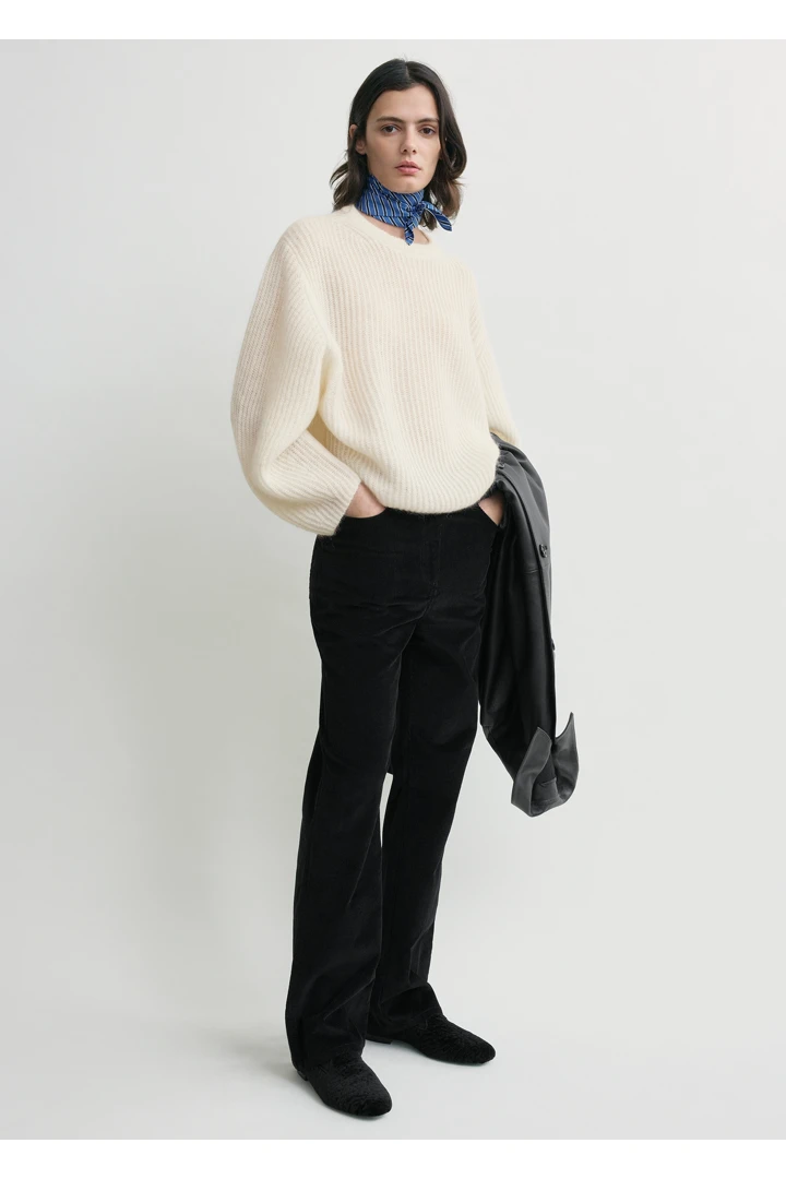 TOTEME 모헤어 블렌드 리브 니트 에크루의 에크루컬러 1번쨰 이미지입니다.