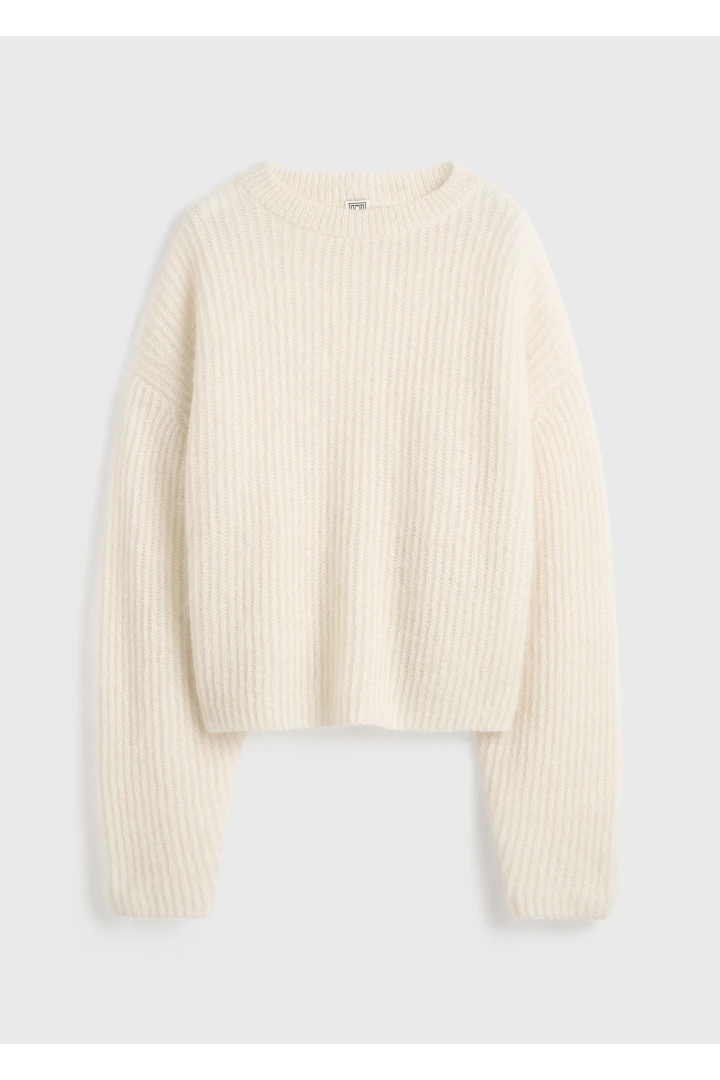 TOTEME 모헤어 블렌드 리브 니트 에크루의 에크루컬러 4번쨰 이미지입니다.