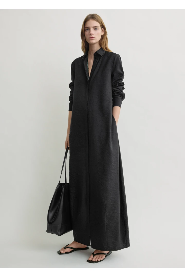 TOTEME 패러슈트 셔츠 드레스 블랙의 블랙컬러 1번쨰 이미지입니다.