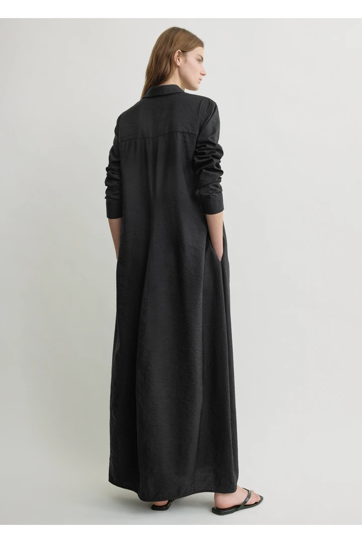 TOTEME 패러슈트 셔츠 드레스 블랙의 블랙컬러 2번쨰 이미지입니다.