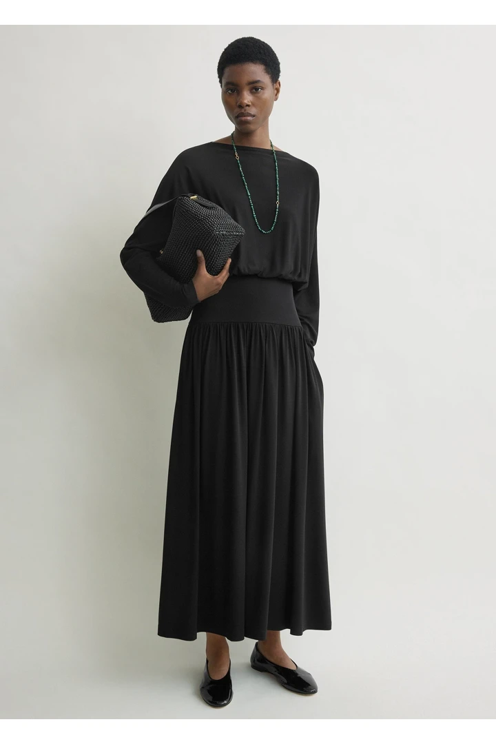 TOTEME 보트넥 저지 드레스 블랙의 블랙컬러 0번쨰 이미지입니다.