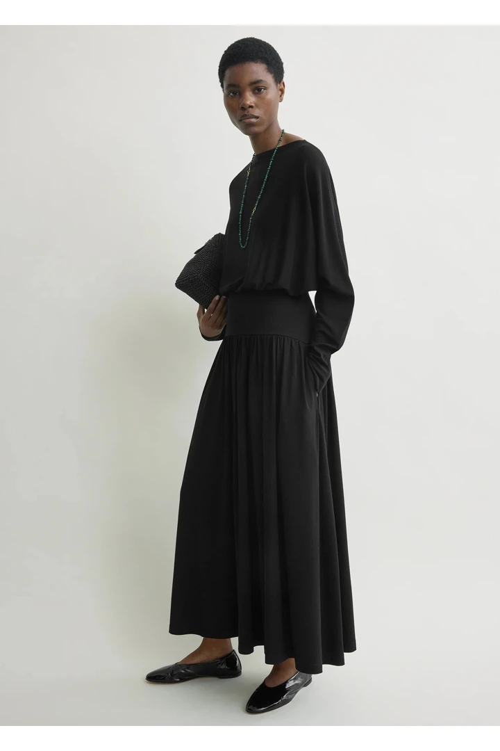 TOTEME 보트넥 저지 드레스 블랙의 블랙컬러 1번쨰 이미지입니다.