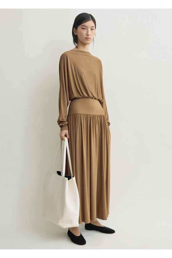 TOTEME 보트넥 저지 드레스 넛맥의 넛맥컬러 0번쨰 이미지입니다.