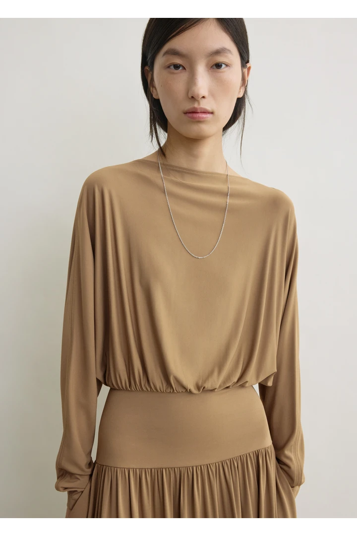 TOTEME 보트넥 저지 드레스 넛맥의 넛맥컬러 3번쨰 이미지입니다.