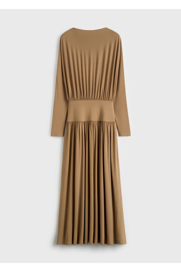 TOTEME 보트넥 저지 드레스 넛맥의 넛맥컬러 4번쨰 이미지입니다.