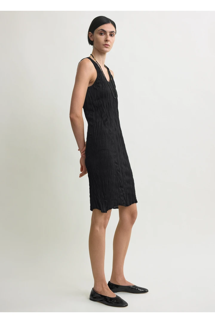 TOTEME 크링클드 니트 탱크탑 드레스 블랙의 블랙컬러 1번쨰 이미지입니다.