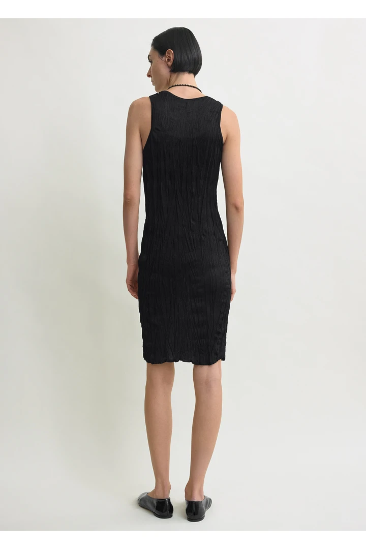 TOTEME 크링클드 니트 탱크탑 드레스 블랙의 블랙컬러 2번쨰 이미지입니다.