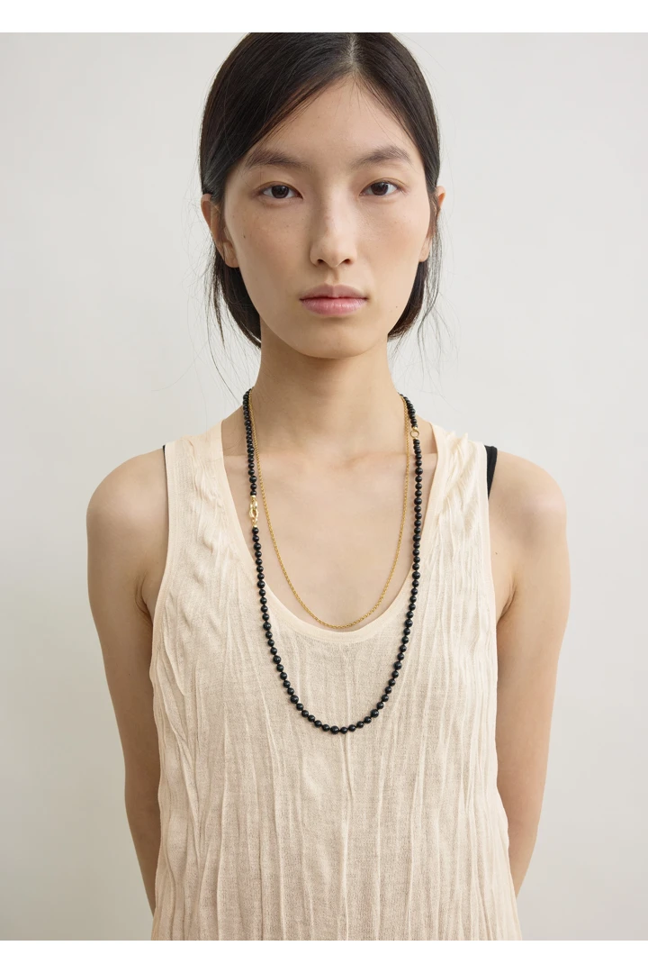 TOTEME 크링클드 니트 탱크탑 드레스 페일 에이프리컷의 페일 에이프리컷컬러 3번쨰 이미지입니다.