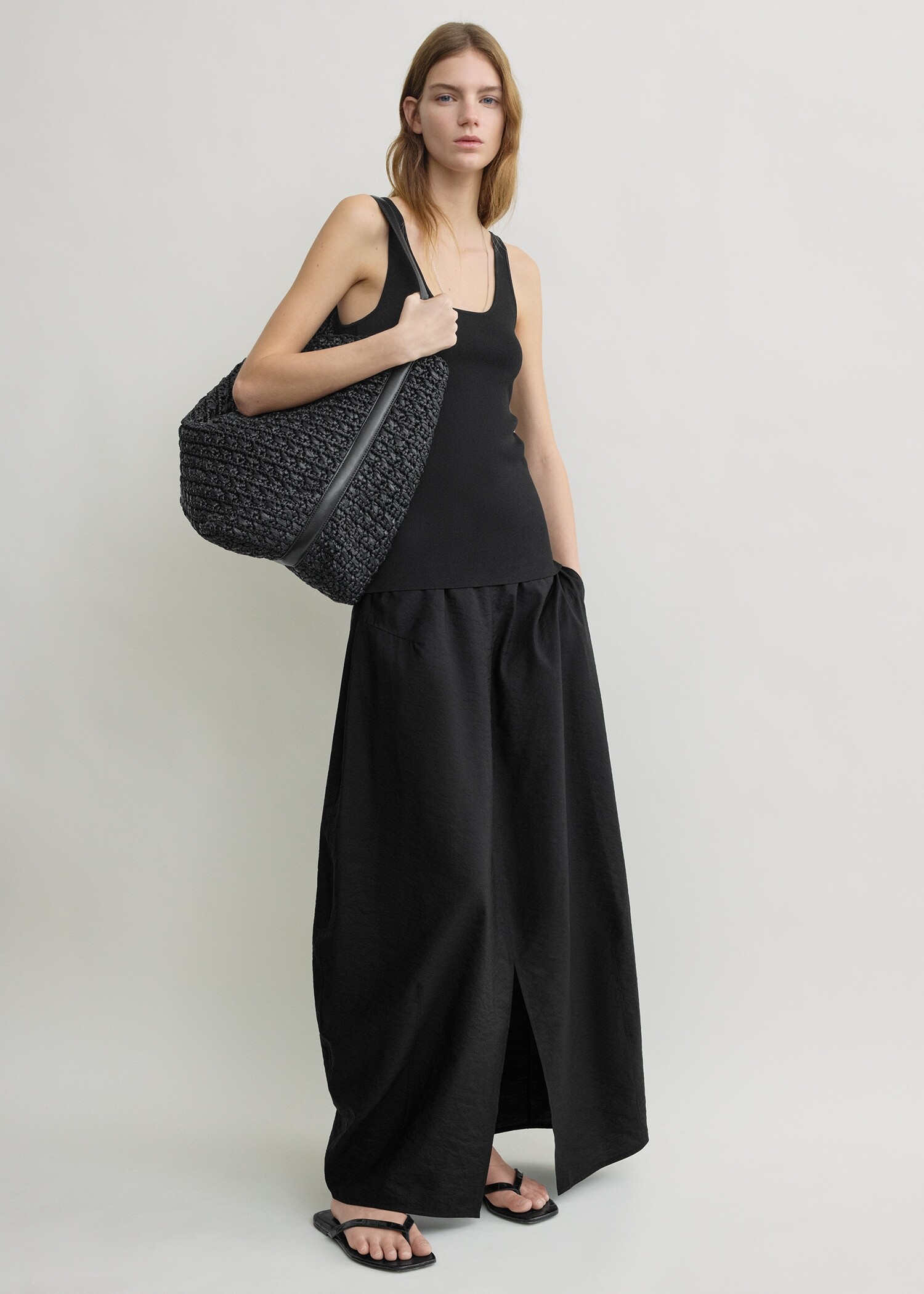 TOTEME 패러슈트 스커트 블랙의 블랙컬러 0번쨰 이미지입니다.