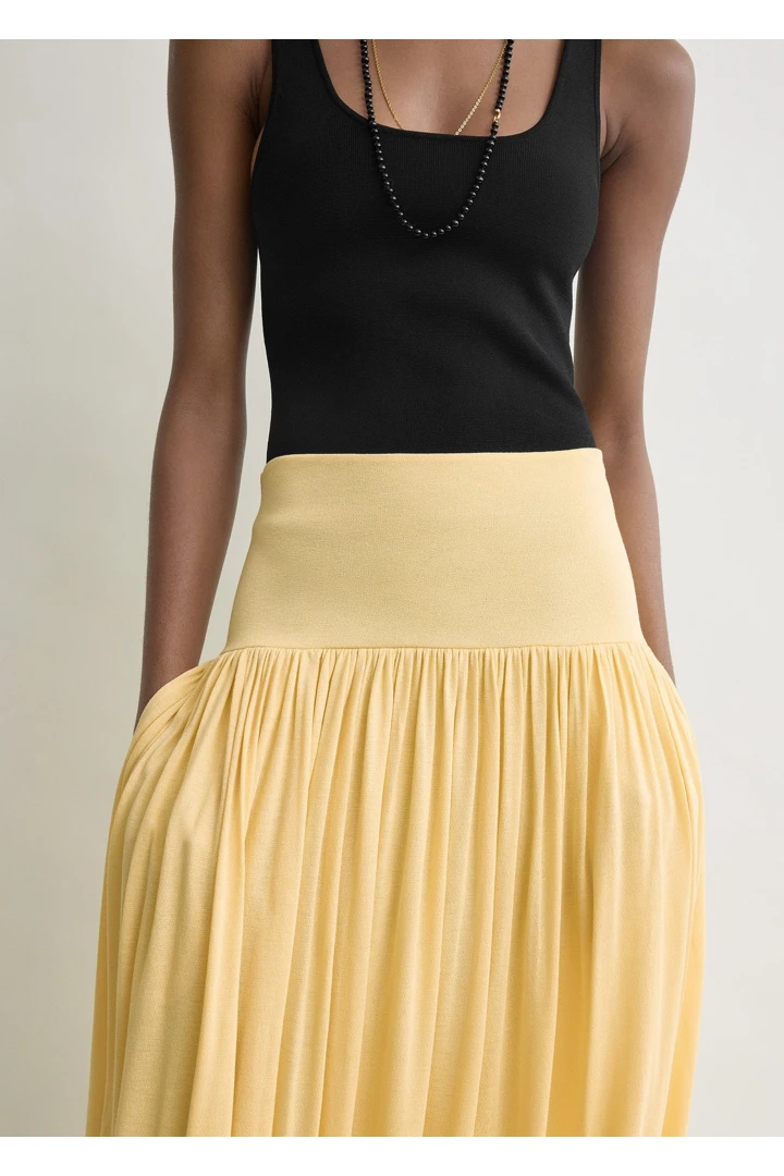 TOTEME 소프트 게더드 스커트 샴페인의 샴페인컬러 3번쨰 이미지입니다.