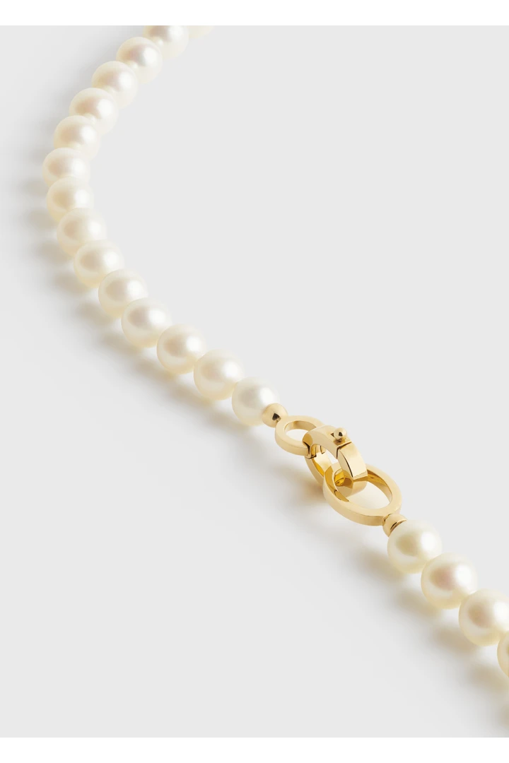 TOTEME 인피니티 펄 네크리스 화이트의 화이트컬러 4번쨰 이미지입니다.