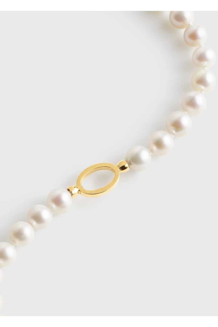 TOTEME 인피니티 펄 네크리스 화이트의 화이트컬러 5번쨰 이미지입니다.